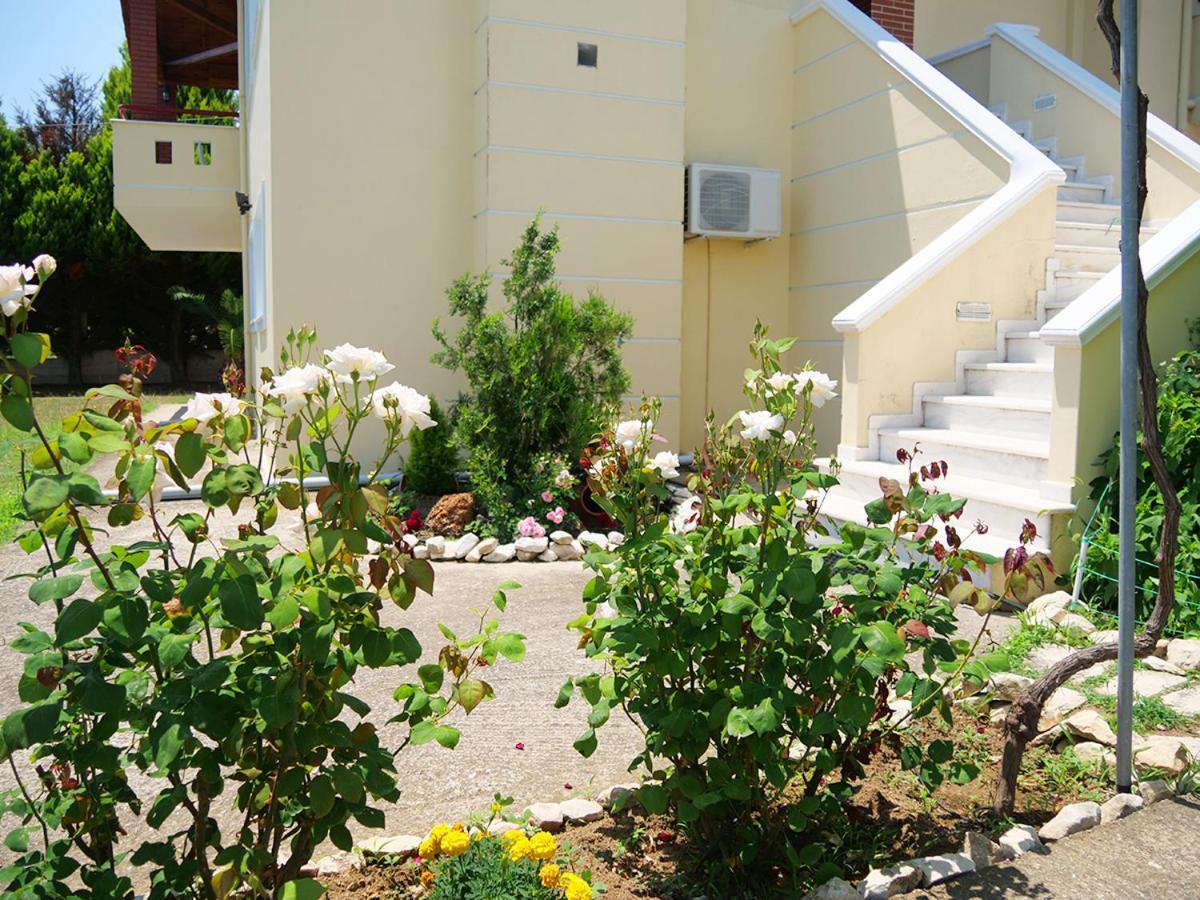 Villa Verde 200 Meters From The Beach Nea Iraklitsa Bagian luar foto