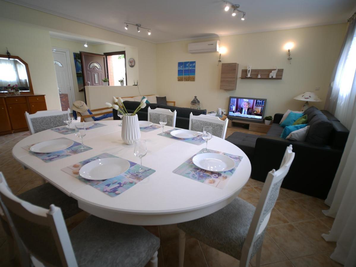 Villa Verde 200 Meters From The Beach Nea Iraklitsa Bagian luar foto